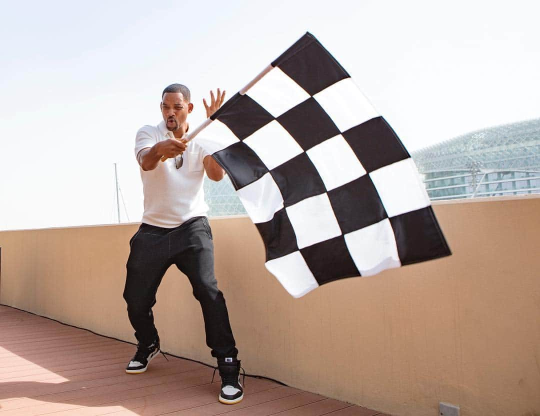 ウィル・スミスさんのインスタグラム写真 - (ウィル・スミスInstagram)「Epic day at @F1 Abu Dhabi! I got to roll the checkered flag and my boy @lewishamilton walked away with the W. 🏁 📷: @alansilfen」11月26日 4時08分 - willsmith