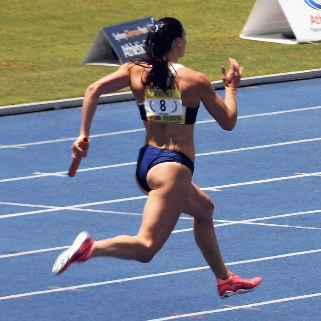 ミシェル・ジェネクさんのインスタグラム写真 - (ミシェル・ジェネクInstagram)「Another great weekend with the Sydney Uni crew at NSW State Relays. I walked away with 4 medals in the 4x100m, 4x200m, 4x long jump, 4x shot put relays 😊」11月26日 8時20分 - mjenneke93