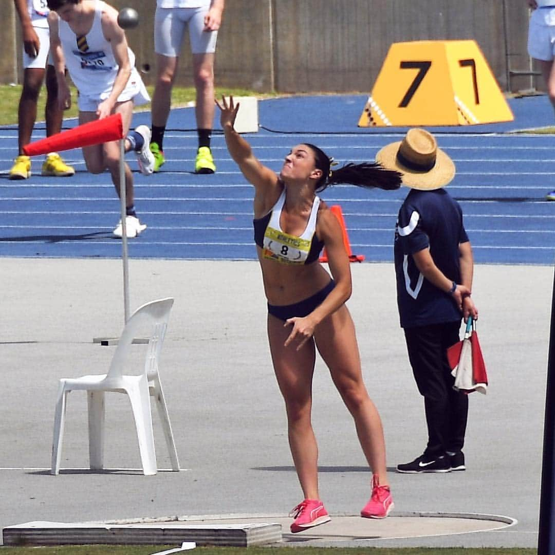 ミシェル・ジェネクさんのインスタグラム写真 - (ミシェル・ジェネクInstagram)「Another great weekend with the Sydney Uni crew at NSW State Relays. I walked away with 4 medals in the 4x100m, 4x200m, 4x long jump, 4x shot put relays 😊」11月26日 8時20分 - mjenneke93