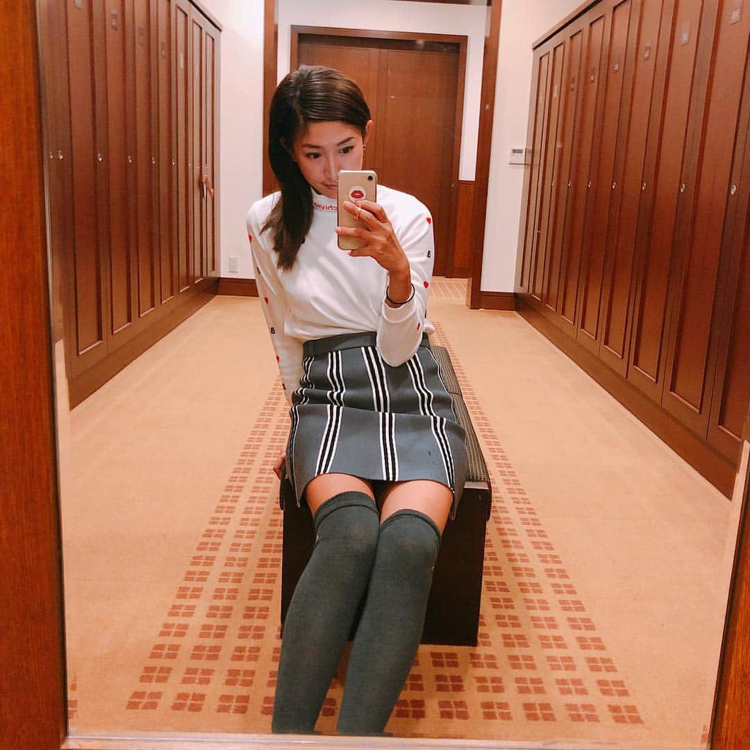 森下千里のインスタグラム：「. コースレッスンということで呼んでいただきました⛳️ . . #golf #ゴルフ #ゴルフウェア #冬服 #必要 #先生 #初心者さん担当」