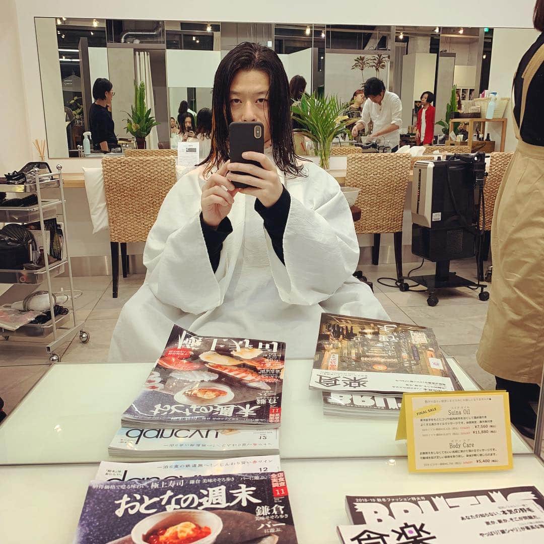 [ALEXANDROS]さんのインスタグラム写真 - ([ALEXANDROS]Instagram)「Just got a haircut, and started a private Instagram so follow me @hiro_isobe_alexandros Tour starts in few days see you all at our show. Hiro  髪切りました。と同時に、個人インスタ始めました。@hiro_isobe_alexandrosフォローしてみてくださいな◎もうすぐツアー始まります。会場でお会いしましょう。 ひろ」11月26日 19時29分 - alexandros_official_insta