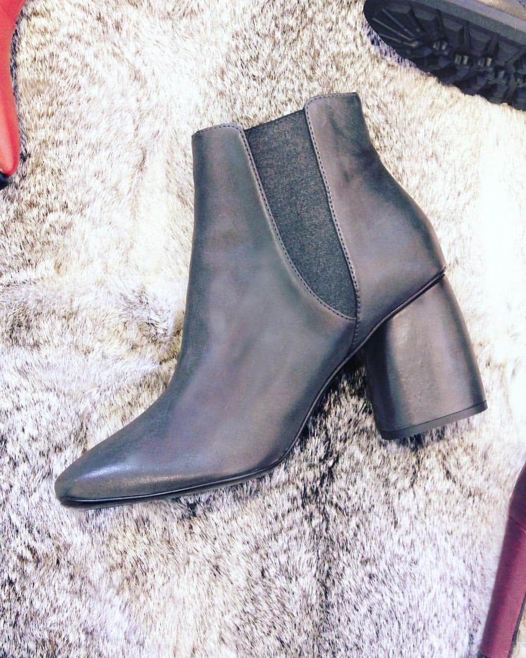 アルベルトフェルマーニのインスタグラム：「Who said that Monday is bad ?? Have a look to our cyber Monday sale!! 30% off on all models」