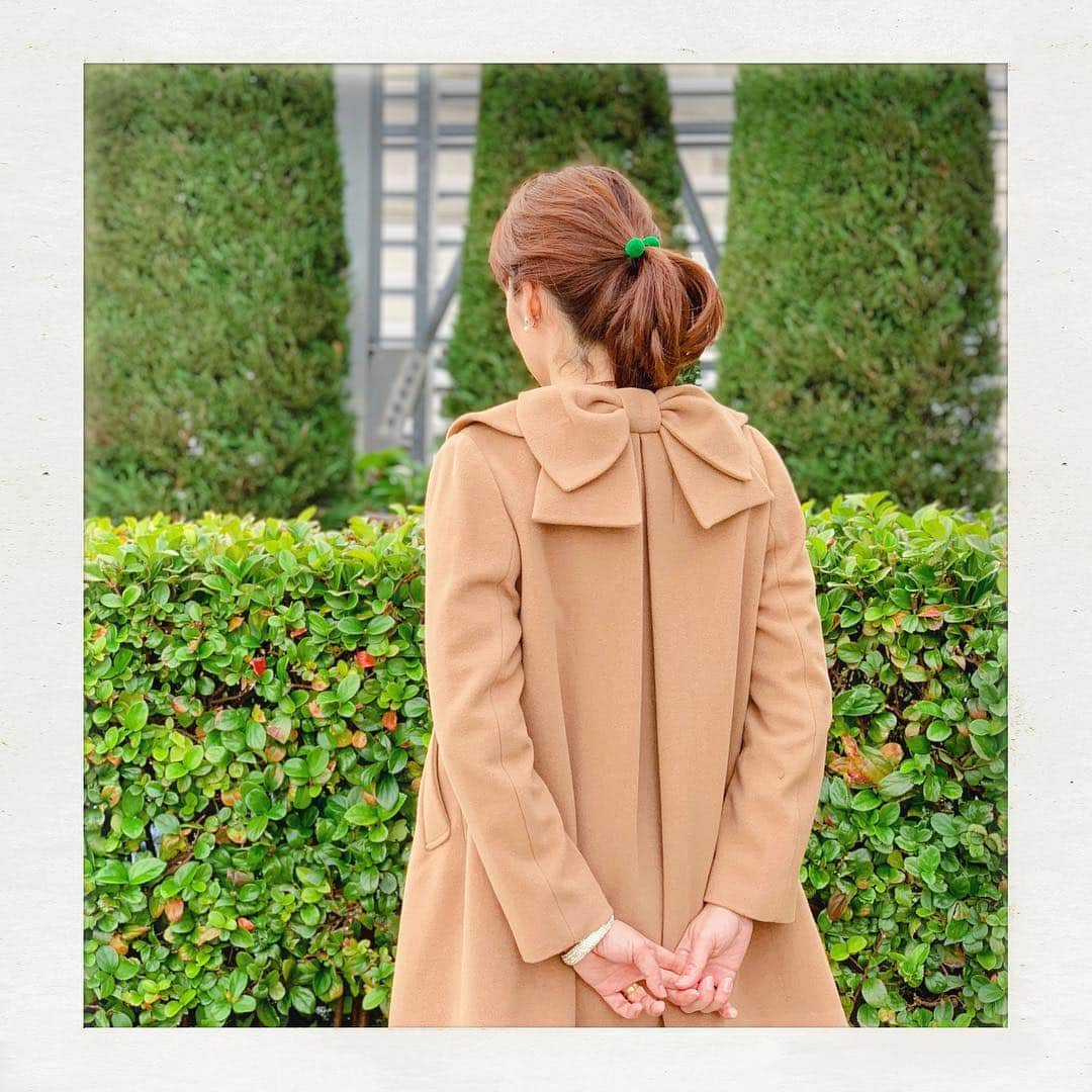 franche lippee officialさんのインスタグラム写真 - (franche lippee officialInstagram)「・ ☃️coat collection☃️ ・ 寒い冬を楽しむ、 とびっきりコートをご紹介します ・ まずは定番のうしろリボンのコートから🎀 ・ ・ @premiere_vie_franchelippee  @yukiemon_ ・ ・ #franchelippee #フランシュリッペ #ダンソンポッシュ #リボンコート #リボン #コート #フランシュリッペコーデ #リッペコーデ #ribbon #coordinate #🎀」11月26日 18時37分 - franchelippee