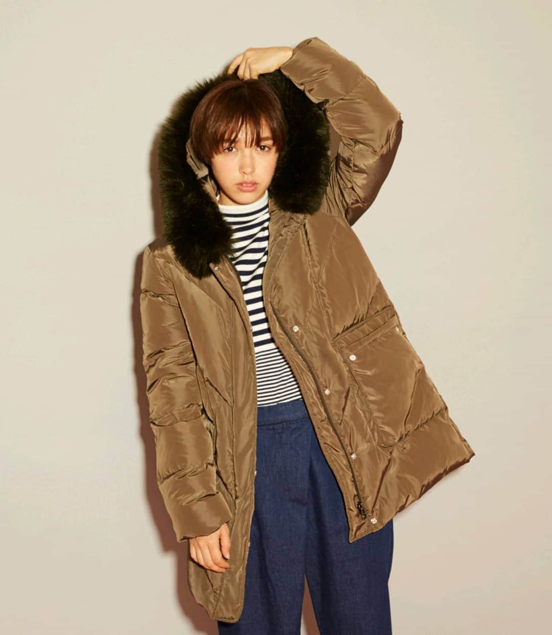 furryrate officialのインスタグラム：「【NEW ARRIVAL】 #バイヤス切替フードダウンコート カーキ/ブラック ¥24,840- . 🛒アイテム詳細は画像をタップ☝🏻 . ボリューム感あるエコファーのシルエットにバイヤス切替がお洒落✨ ダウン50％フェザー50％で軽さも暖かさも満点◎ . . #furryrate #ファーリーレート #furry #ファーリー#コート#coat#アウター#outer#ダウン#ダウンコート#ファー#バイヤス#冬#winter#エコファー」