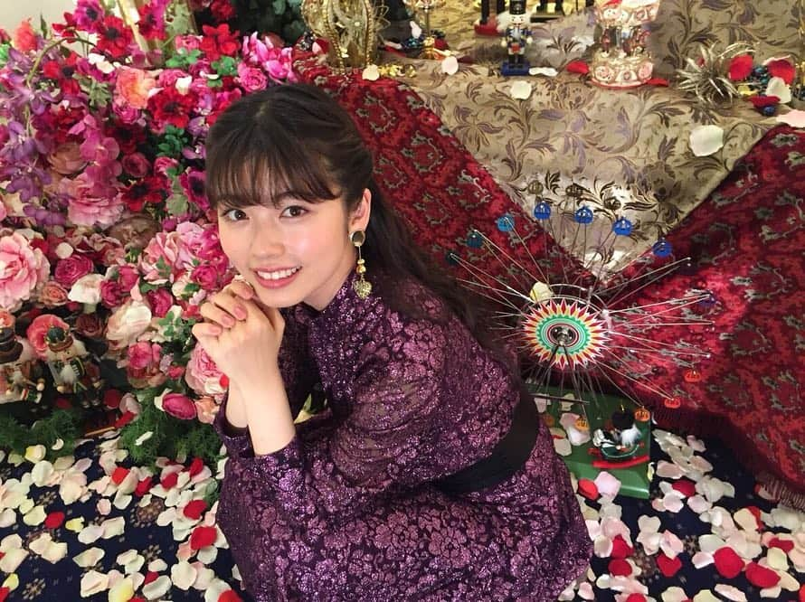 小芝風花さんのインスタグラム写真 - (小芝風花Instagram)「今日は「くるみ割り人形と秘密の王国」のプレミアムイベントがありました😊 ステージは、４つの王国を表現されていて、とてもキラキラしていて素敵でした🌟 衣装は、クララをイメージした紫のドレス👗 秘密の王国に迷い込んだみたいで、とてもドキドキしました😊 映画はもうすぐ公開されますので、お楽しみに♪ #ディズニー #くるみ割り人形と秘密の王国 #クララ #吹き替え #11月30日公開」11月26日 19時36分 - fuka_koshiba_official