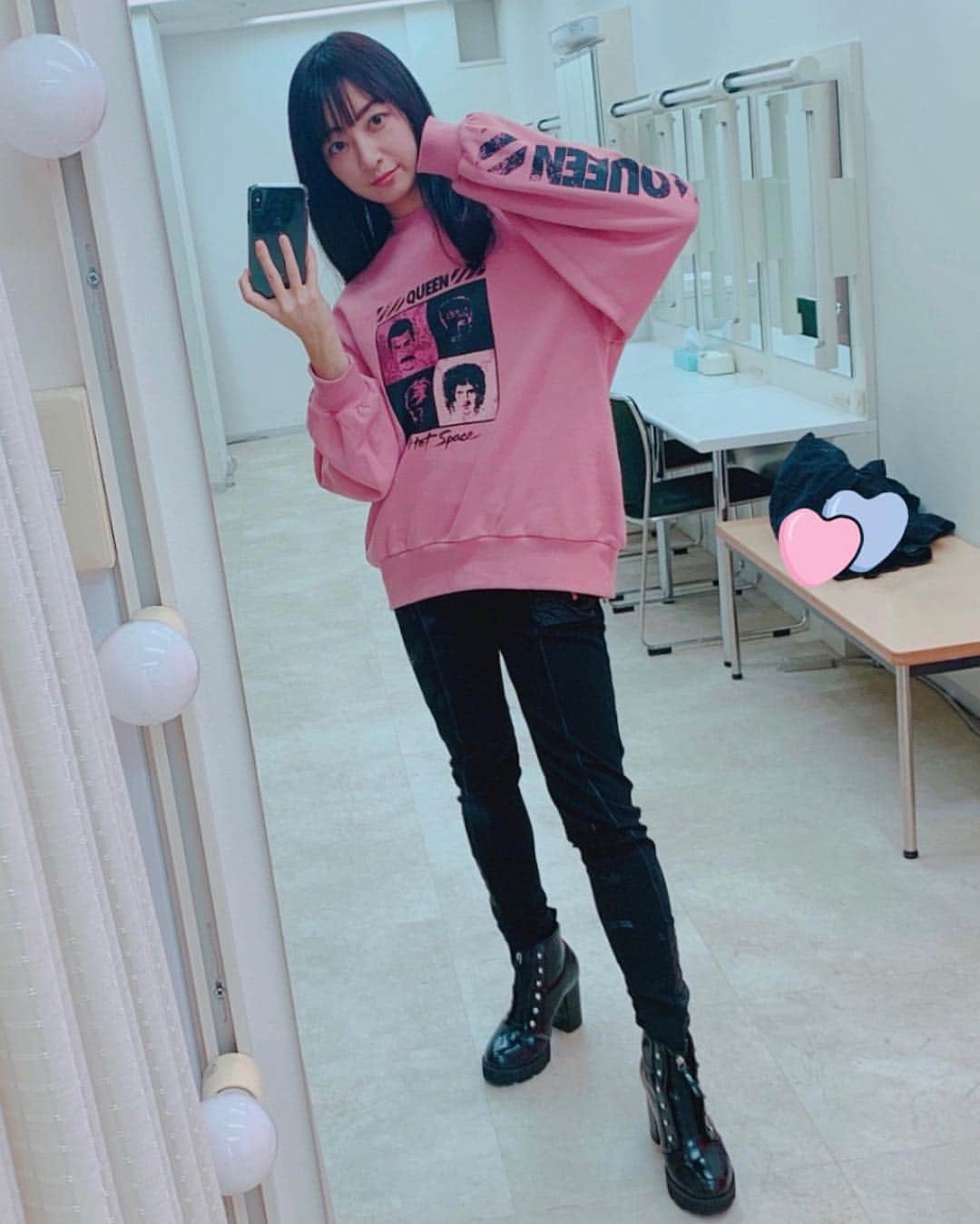 のインスタグラム：「.﻿ .﻿ 昨日はレコーディングでした💗﻿ .﻿ .﻿ #スウェット #queen #hotspace ﻿ @officialqueenmusic ﻿ . .﻿ #スナイデル #snidel ﻿ @snidel_official ﻿ . .﻿ #ボヘミアンラプソディ #bohemianrhapsody ﻿ @bohemianrhapsodymoviejp ﻿ @bohemianrhapsodymovie ﻿ .﻿ 👚﻿ .﻿ 🎙﻿ .﻿ #recording #ビタスイ #bittersweet 👭﻿🎶 .﻿ .  #萌服」