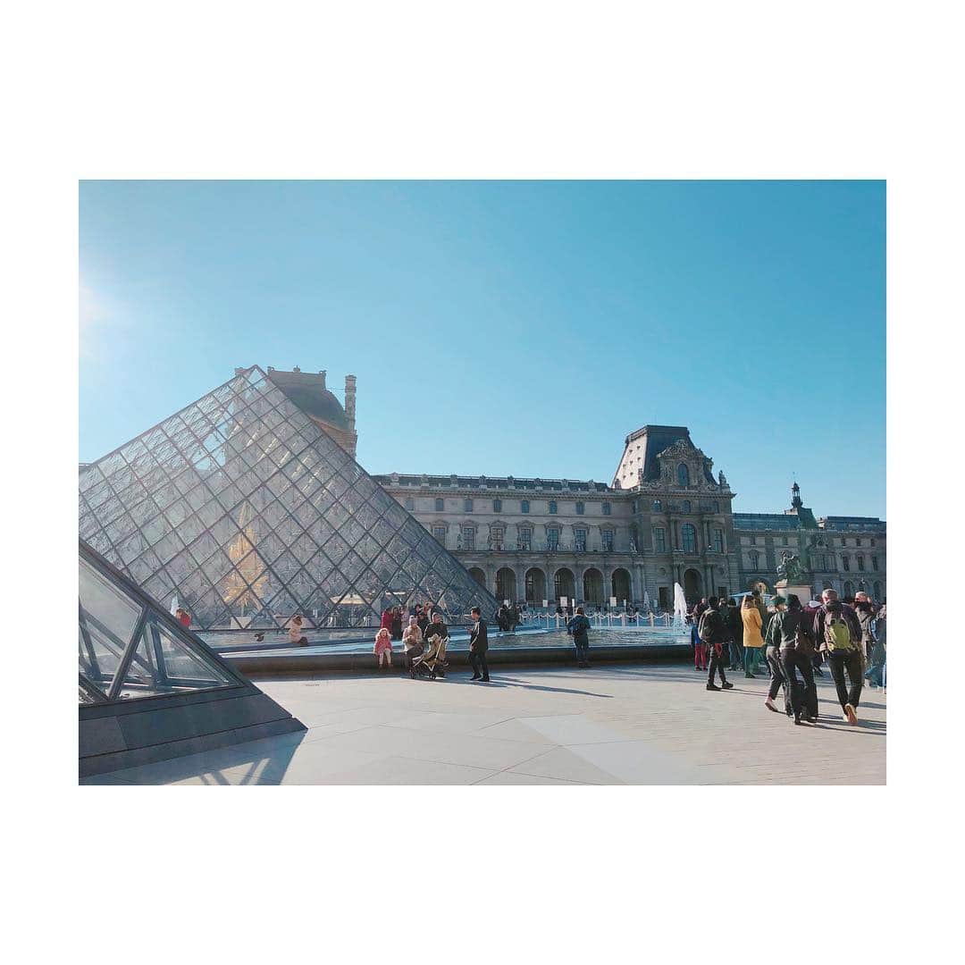 廣瀬茜さんのインスタグラム写真 - (廣瀬茜Instagram)「ルーヴル美術館🇫🇷 #muséedulouvre #louvremuseum  #paris」11月26日 16時07分 - akane_bandmaid