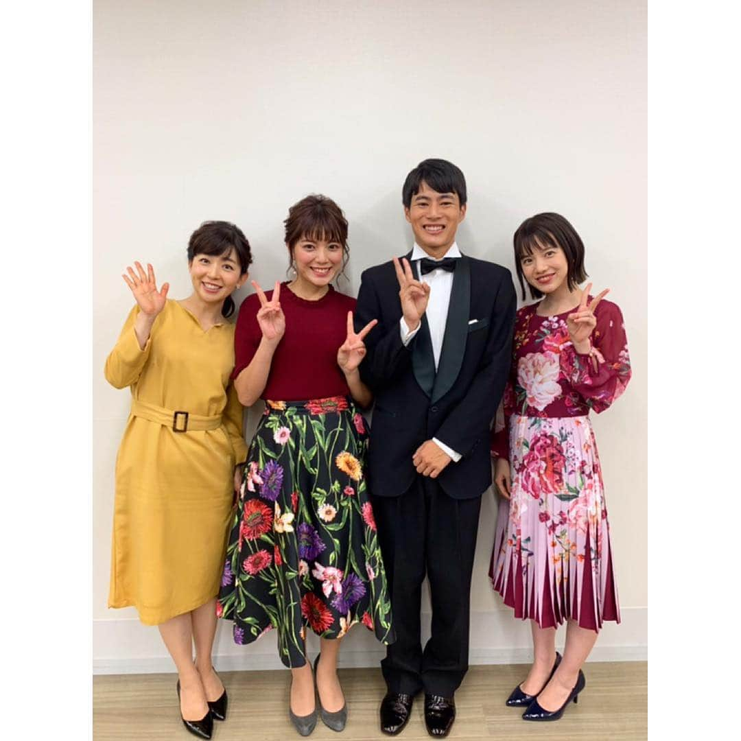 三谷紬さんのインスタグラム写真 - (三谷紬Instagram)「* 今夜19時から放送の 「Qさま！！3時間スペシャル」出演しております！ 同期の井澤くんとQさま！！初共演♡ 井澤くんと2年目コンビとして かなり奮闘しました！🤭 この日はアナウンス部員がたくさんいて、 ウェザーセンターでいつもお世話になってる千種さんも一緒で わいわい楽しい収録でした！💓 少しだけ期待して（笑） 見ていただけると嬉しいです！🧚‍♀️ *  #三谷紬#アナウンサー#テレビ朝日#テレビ朝日アナウンサー #井澤健太朗 アナウンサー#松尾由美子 アナウンサー#弘中綾香 アナウンサー#千種ゆり子 さん#qさま #さまぁーず さん#優香 さん#紅葉#クイズ#バラエティ」11月26日 16時17分 - mitani_tsumugi