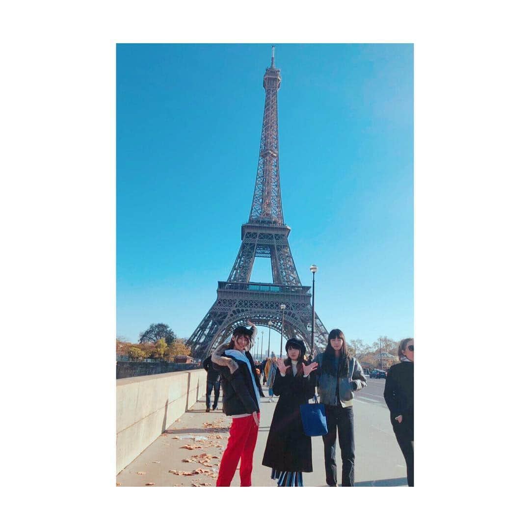 廣瀬茜さんのインスタグラム写真 - (廣瀬茜Instagram)「エッフェル塔🇫🇷 . パリ公演のMCでミクも話してましたが、エッフェル塔の近くにあるお店で食べたチョコバナナクレープとハムチーズサンドの味が美味しすぎて忘れられない…！！！みんなで感動しながら食べた😂✨ . やっとエッフェル塔にも行く事が出来て嬉しかったです！！！！ . #theeiffeltower #latoureiffel #paris」11月26日 16時29分 - akane_bandmaid