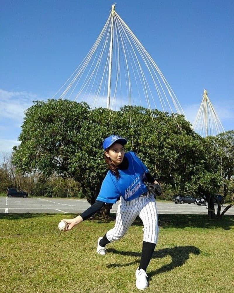 北川莉子のインスタグラム：「📷📣 ． 舞台『雪吊りベーブ・ルース』の チラシ撮影⚾️✨ ． 先週末からダンス練習も始まり 一層気持ちが高ぶってきましたー✊💓 ． #舞台#雪吊りベーブルース#女子野球チーム #雪吊り#金沢 ❄ #チラシ撮影#広告撮影」