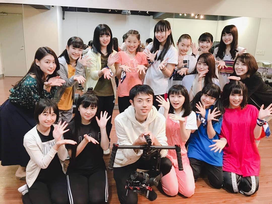 池田裕子さんのインスタグラム写真 - (池田裕子Instagram)「ベリーベリープロダクション制作のwebドラマ、絶賛撮影中です。 小学生、中学生、高校生に囲まれて頑張ってます（笑）  #ベリーベリープロダクション #アイドルにさせといて #平均年齢をぐっと引き上げる端の二人」11月26日 17時16分 - kurimushiyoukan