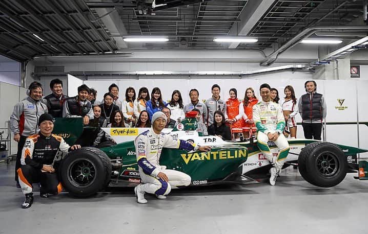澤井玲未さんのインスタグラム写真 - (澤井玲未Instagram)「#TGRF 2018 皆さん今シーズンもありがとうございました✨ . イベントなどでもお世話になった皆様ともお写真撮らせて頂きました😊📸 . 本当にありがとうございました❣️ . #tgrf2018 #TOYOTA #lexus#teamtoms#tomsracing#jmsgg#jmsgaragegirls#race#sgt#gt500#racequeen#トヨタ#トヨタガズーレーシング #レクサス#トムス#トムスレーシング#レースクイーン」11月26日 22時35分 - lemi_cruva