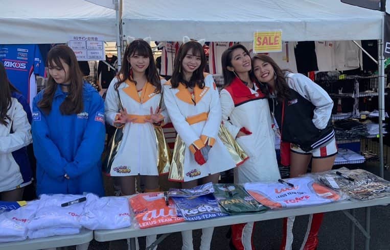 澤井玲未さんのインスタグラム写真 - (澤井玲未Instagram)「#TGRF 2018 皆さん今シーズンもありがとうございました✨ . イベントなどでもお世話になった皆様ともお写真撮らせて頂きました😊📸 . 本当にありがとうございました❣️ . #tgrf2018 #TOYOTA #lexus#teamtoms#tomsracing#jmsgg#jmsgaragegirls#race#sgt#gt500#racequeen#トヨタ#トヨタガズーレーシング #レクサス#トムス#トムスレーシング#レースクイーン」11月26日 22時35分 - lemi_cruva