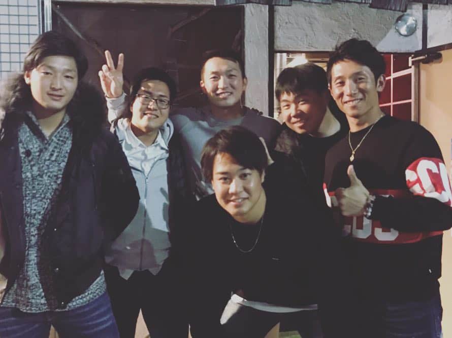 西川龍馬のインスタグラム：「納会後に同期会＆空お疲れさん会で焼肉！  またみんなで集まろう！  #納会#焼肉#辻空#お疲れさん」