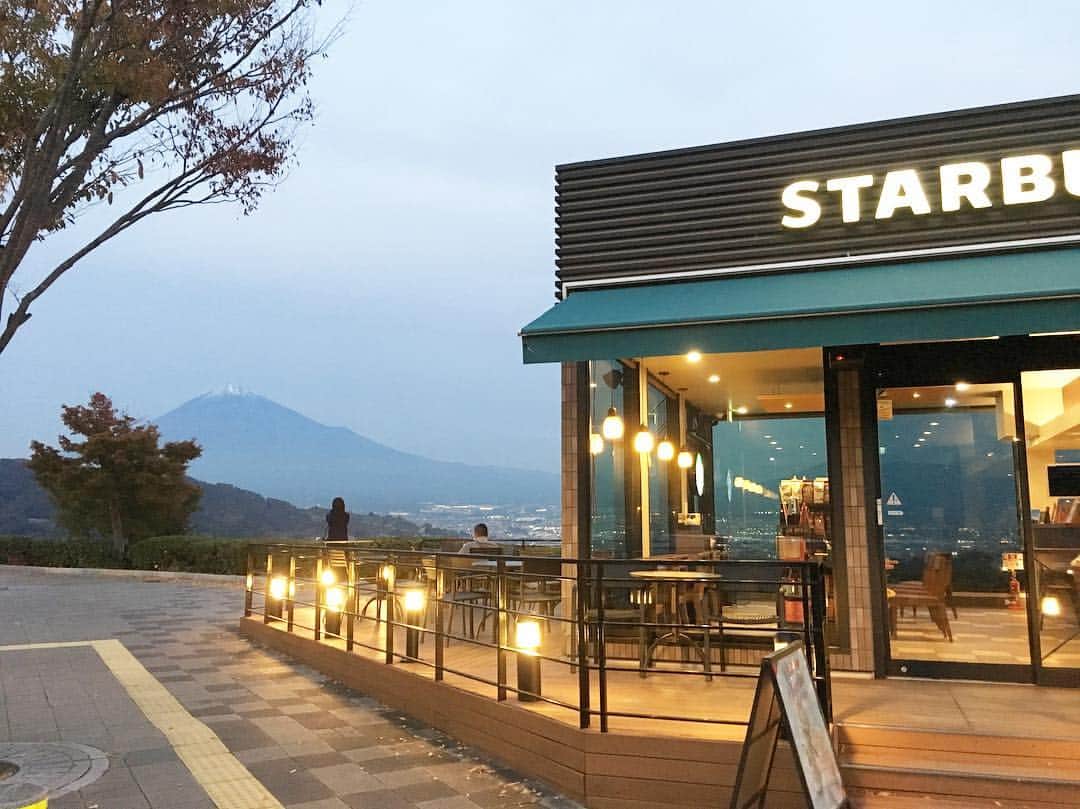 のインスタグラム：「#ただいま #静岡 🗻🍵🍃 . . . #富士山の見える風景 #富士山 #富士山が好き #富士山の見えるスタバ #富士山の見えるカフェ #絶景 #ドライブ #スタバ #starbucks #drive #cafe #mtfuji #fuji #japan #discoverjapan #japanese #風景 #山 #山好きな人と繋がりたい」