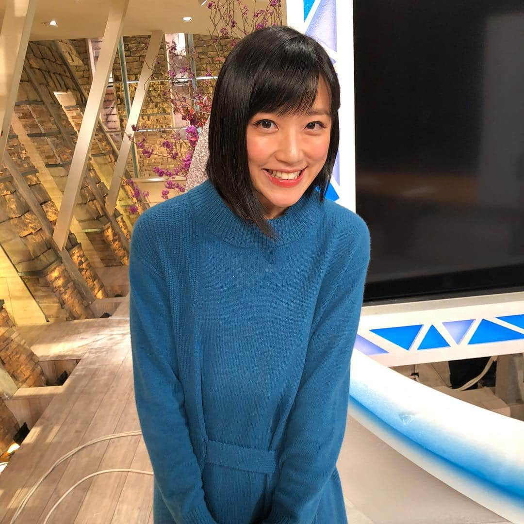 竹内由恵さんのインスタグラム写真 - (竹内由恵Instagram)「先週の報道ステーションの衣装です。 今日は取材が盛りだくさん！楽しみです✨ 1枚目 ブラウス・スカート BEATRICE(ベアトリス) 2枚目 ワンピース EPOCA(エポカ) ￼3枚目 ブラウス PINKY&DIANNE(ピンキーアンドダイアン) スカート  22OCTOBRE(22オクトーブル) ￼4枚目 ワンピース BRAHMIN（ブラーミン） ￼5枚目 ニット・スカート BRAHMIN（ブラーミン） #beatrice #epoca #pinkyanddianne #22octobre #brahmin」11月27日 11時13分 - yoshie0takeuchi