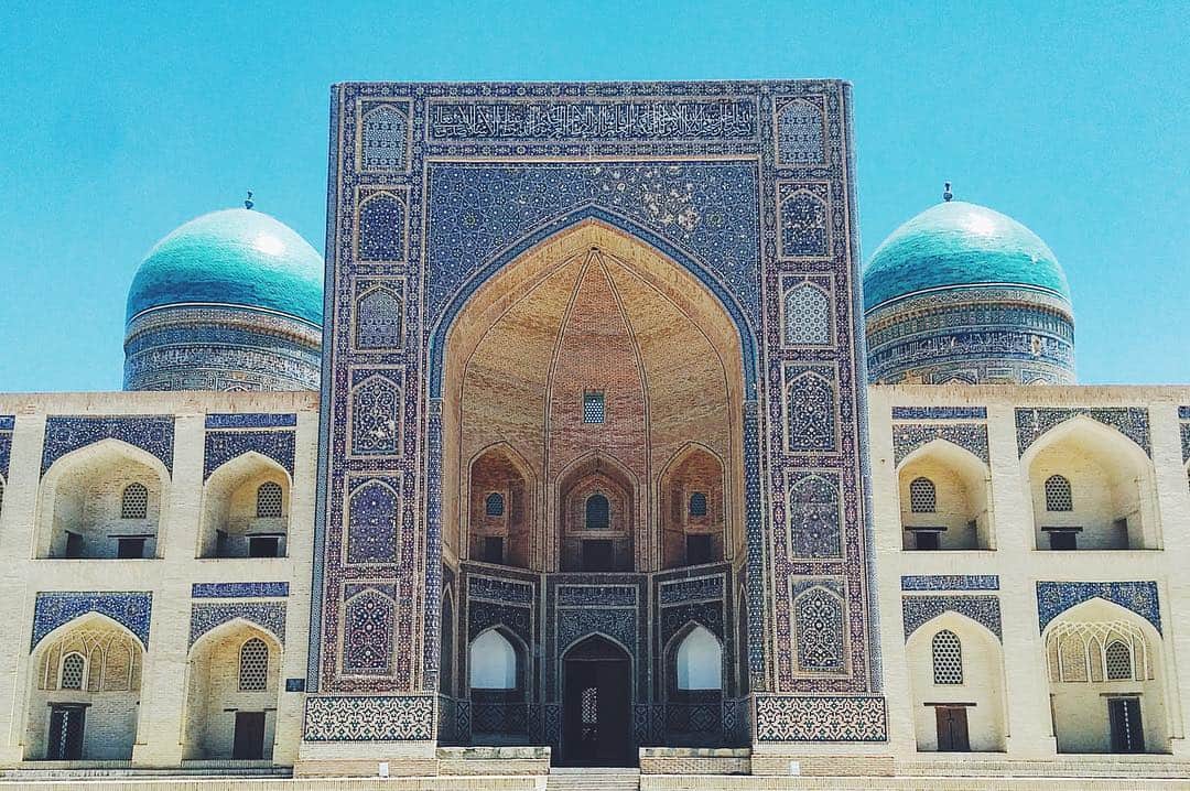 伊藤三巳華さんのインスタグラム写真 - (伊藤三巳華Instagram)「『視えるんです。』は ウズベキスタン🇺🇿トルクメニスタン🇹🇲編☆ こちらが美しいメドレセ。 これが16世紀に作られたのだからなんだって出来る気がしてくる！ #ウズベキスタン #禍々旅」11月27日 12時10分 - mimika666