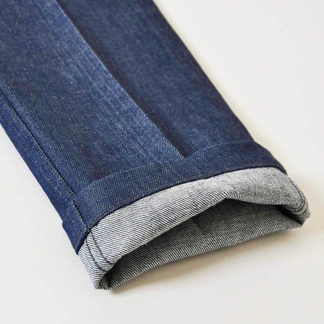 ジョンブルさんのインスタグラム写真 - (ジョンブルInstagram)「NEW ARRIVAL〜preorder〜 . BLUE LINE jeans 4item . #johnbulldenim . slim jeans lot.21260 / ¥23,000+tax . straight jeans lot.21259 / ¥23,000+tax . tapered jeans lot.21261 / ¥23,000+tax . slacks lot.21262 / ¥26,000+tax . . インディゴ染より青みが強い本藍(天然藍)で染め、セルヴィッチデニムを使用したノンウォッシュのパンツ。 . . #johnbull #johnbullprivatelabo #johnbulldenim #johnbullblueline #denim #jeans #slacks #overalls #workwear #fashion #ジョンブル #ジョンブルプライベートラボ #ジョンブルデニム #デニム #ブルーデニム #ジーンズ #スラックス」11月27日 12時23分 - johnbull_private_labo