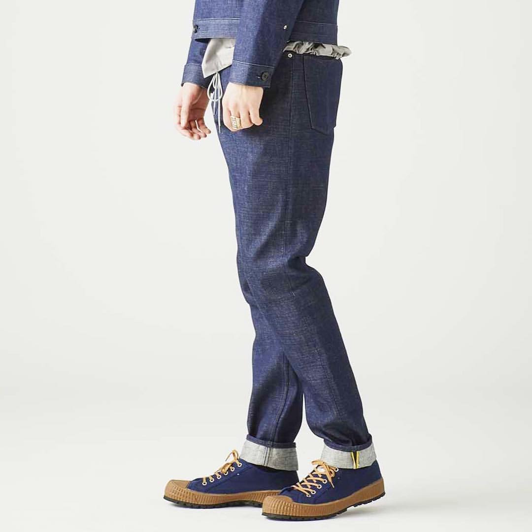 ジョンブルさんのインスタグラム写真 - (ジョンブルInstagram)「NEW ARRIVAL〜preorder〜 . BLUE LINE jeans 4item . #johnbulldenim . slim jeans lot.21260 / ¥23,000+tax . straight jeans lot.21259 / ¥23,000+tax . tapered jeans lot.21261 / ¥23,000+tax . slacks lot.21262 / ¥26,000+tax . . インディゴ染より青みが強い本藍(天然藍)で染め、セルヴィッチデニムを使用したノンウォッシュのパンツ。 . . #johnbull #johnbullprivatelabo #johnbulldenim #johnbullblueline #denim #jeans #slacks #overalls #workwear #fashion #ジョンブル #ジョンブルプライベートラボ #ジョンブルデニム #デニム #ブルーデニム #ジーンズ #スラックス」11月27日 12時23分 - johnbull_private_labo