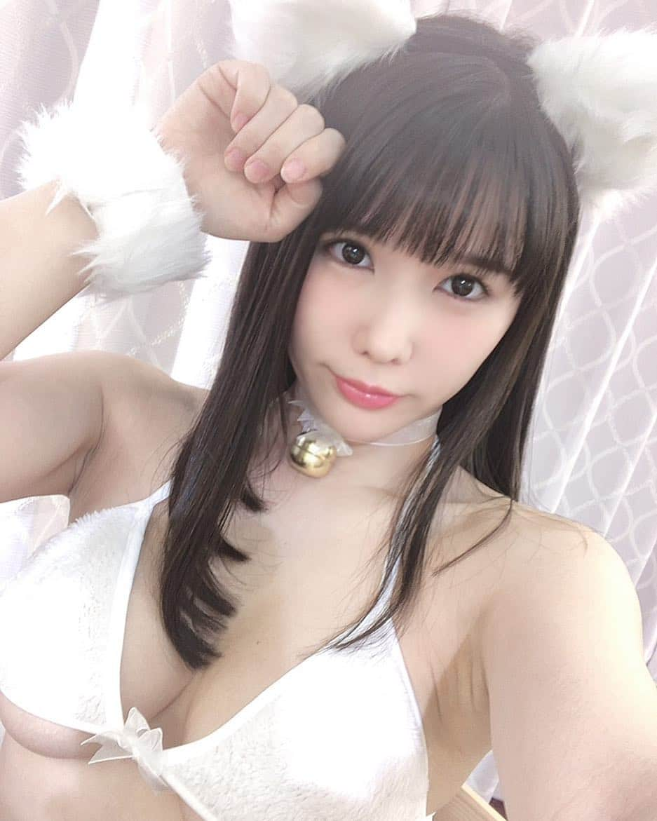 新垣優香のインスタグラム：「ゆうかにゃん(=^x^=) ＃ガーネット撮影会＃週刊実話オーディション参加中#今日もありがとう#今日は浅草橋にお泊りなんだけど＃ホテルのお風呂汚くて#掃除したよね＃バスマジックリン買おうかと思ったよね＃お掃除得意ゆうかにゃん#一家に一匹ゆうかにゃん＃新垣優香」