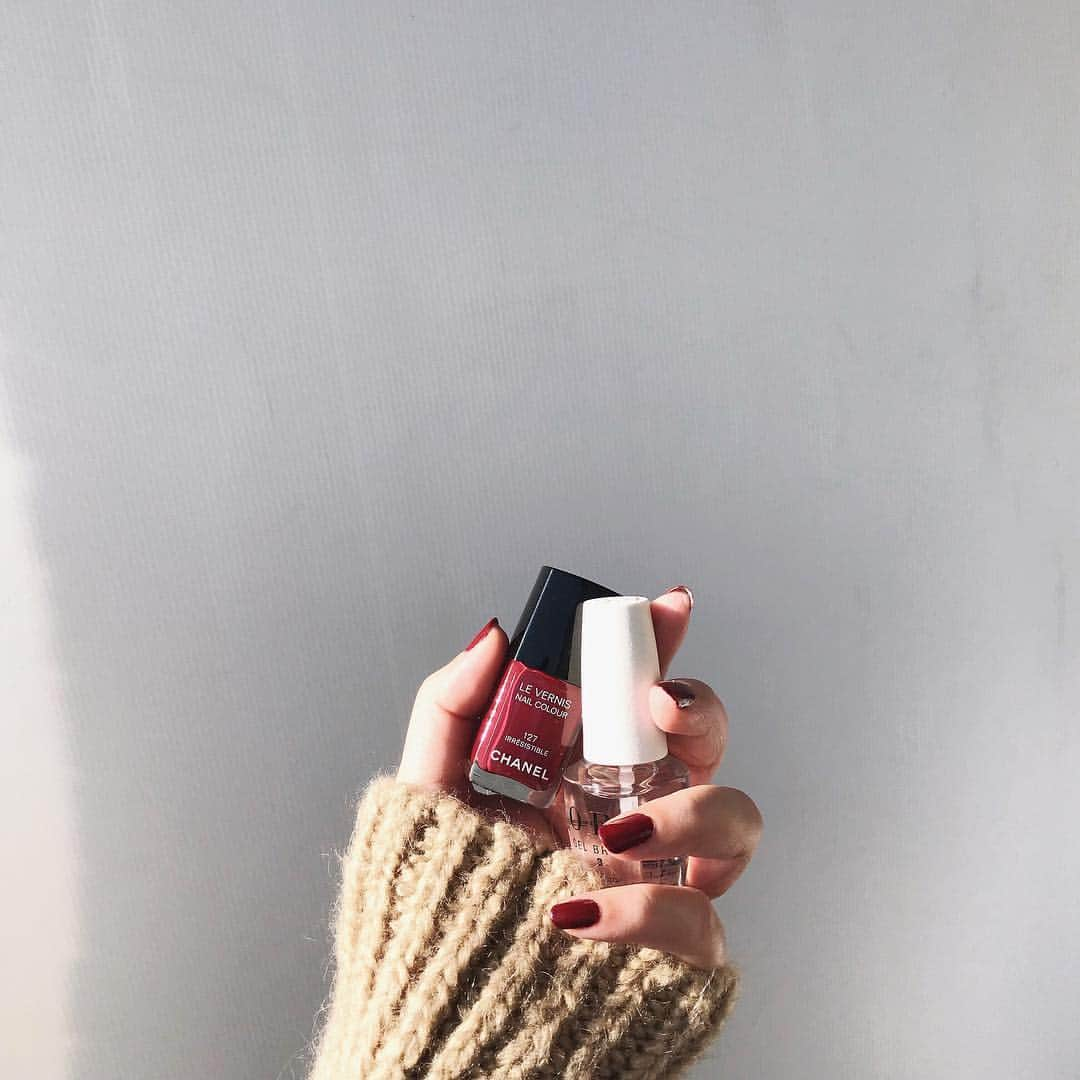 listさんのインスタグラム写真 - (listInstagram)「.﻿ officiallist おすすめ ♛﻿ ﻿ 「RED_NAILS」﻿ officiallist : @h_____.rm﻿ https://li-st.me/item/h_____-rm/14056/﻿ ﻿ ▶︎こちらのアイテムはlistのサイト内にて﻿ 詳しく紹介しています✨﻿ ﻿ listではユーザーページ内検索も﻿ することができます🔍﻿ ﻿ 検索方法は﻿ @list.official プロフィールの﻿ アーカイブで詳しく紹介しています📢﻿ ﻿ #list_official #list_beauty」11月27日 19時02分 - list.official