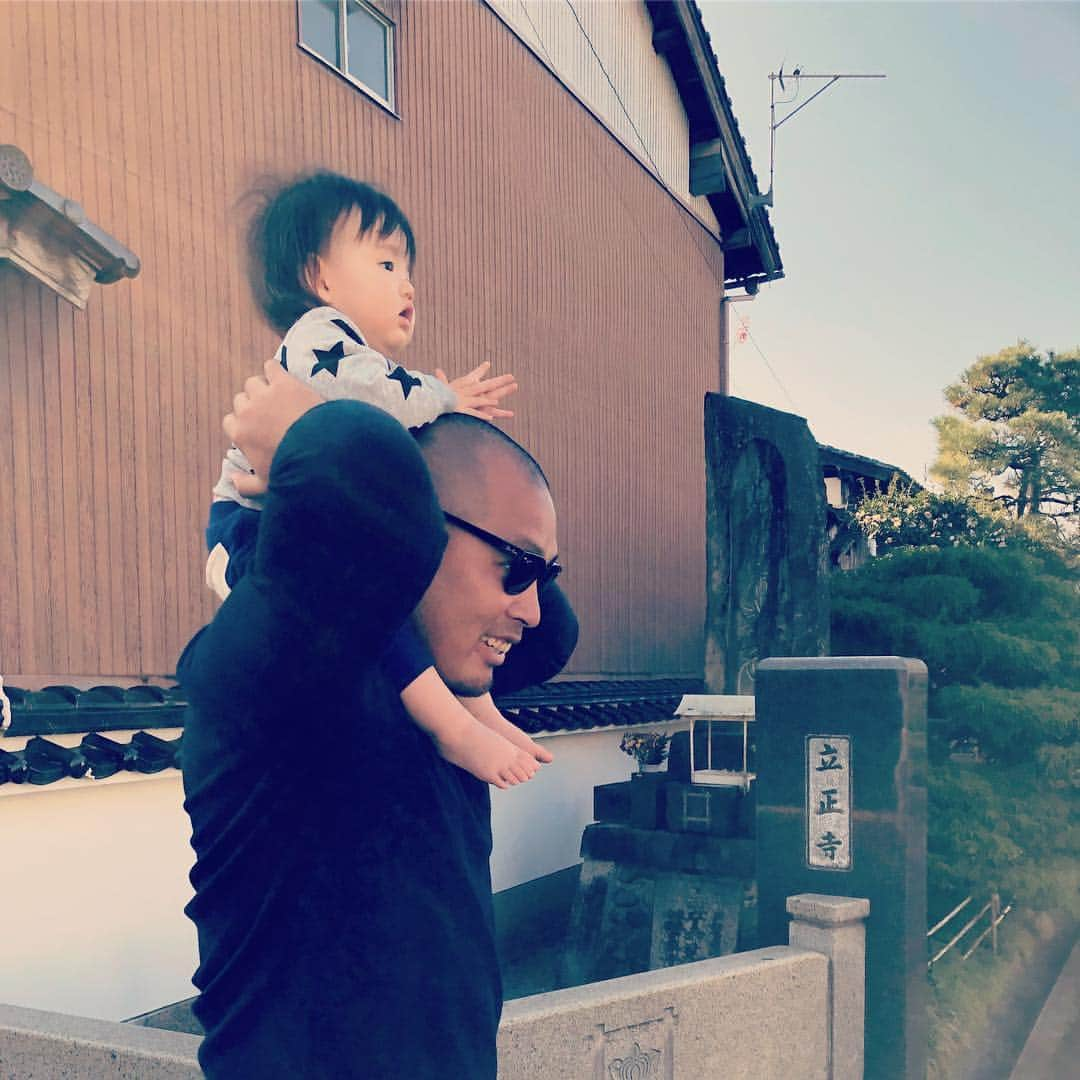 紀氏隆秀さんのインスタグラム写真 - (紀氏隆秀Instagram)「いつの日かのDay off... #豊岡 #生まれ育った街 #最高の街 #カバンの街 #田舎の風景  #親バカ部  #娘 #1歳3ヶ月 #最高の散歩日和 #sora #京丹後 #最高のジェラート #最高のソフトクリーム」11月27日 19時26分 - hidegoli