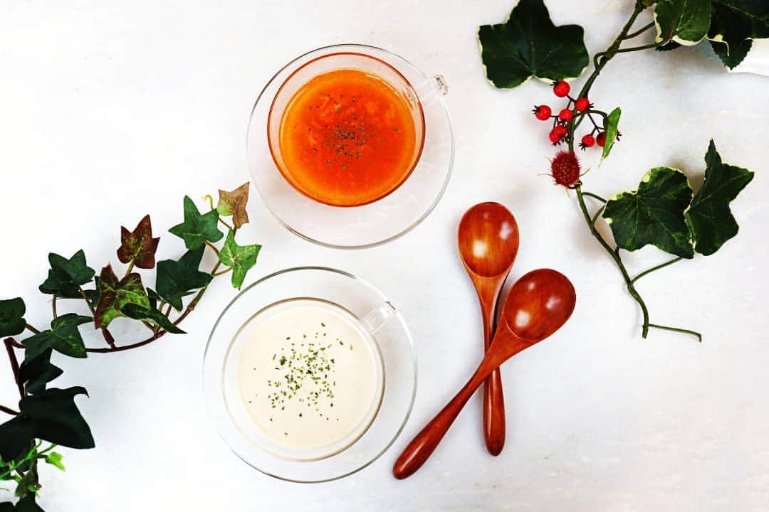 Café de Roseのインスタグラム：「. . あったかいスープはいかがですか？  トマトの程よい酸味が美味しいミネストローネ。  濃厚な香りと味がたまらないマッシュルームのスープ。  どちらもおすすめのメニューです😊  寒い日や、少しお腹がすいた時に最高の一品です✨  #cafederose#カフェドローズ#お城カフェ#おしゃれランチ#乃木坂カフェ #乃木坂カフェ巡り #六本木カフェ巡り #六本木カフェ #乃木坂ランチ #六本木ランチ #スープ#ミネストローネ#マッシュルーム#薔薇のある風景 #薔薇のある空間 #rose#yumikatsura#桂由美カフェ #ランチ巡り #ランチタイム #ポカポカ #身体もポカポカ #冬の午後のマッタリじかん #優雅な時間#癒しカフェ #ラグジュアリーカフェ #癒しの空間 #桂由美ブライダルハウス」