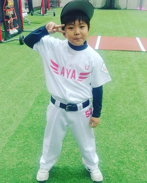 JUNO さんのインスタグラム写真 - (JUNO Instagram)「#아야베이스볼클럽 유소년선수반 1학년 건우! 최고 귀염둥이💛⚾ #ayabaseballclub #아저씨야구해요 #박사장 #햄찌 #파자마솔 #김무영코치 #나용훈코치 #이희성코치 #이창암코치 #김문홍코치 #야구레슨 #일산야구레슨 #백석동야구 #실내야구 #실내야구연습장 #실내야구레슨장 #유소년야구 #사회인야구 #엘리트야구 #야구 #baseball #투수레슨 #타격레슨 #유튜브 #youtube #김포실내야구장 #파주실내야구연습장 #실내야구대관 #아야유소년야구단」11月27日 20時24分 - kimmooyoung