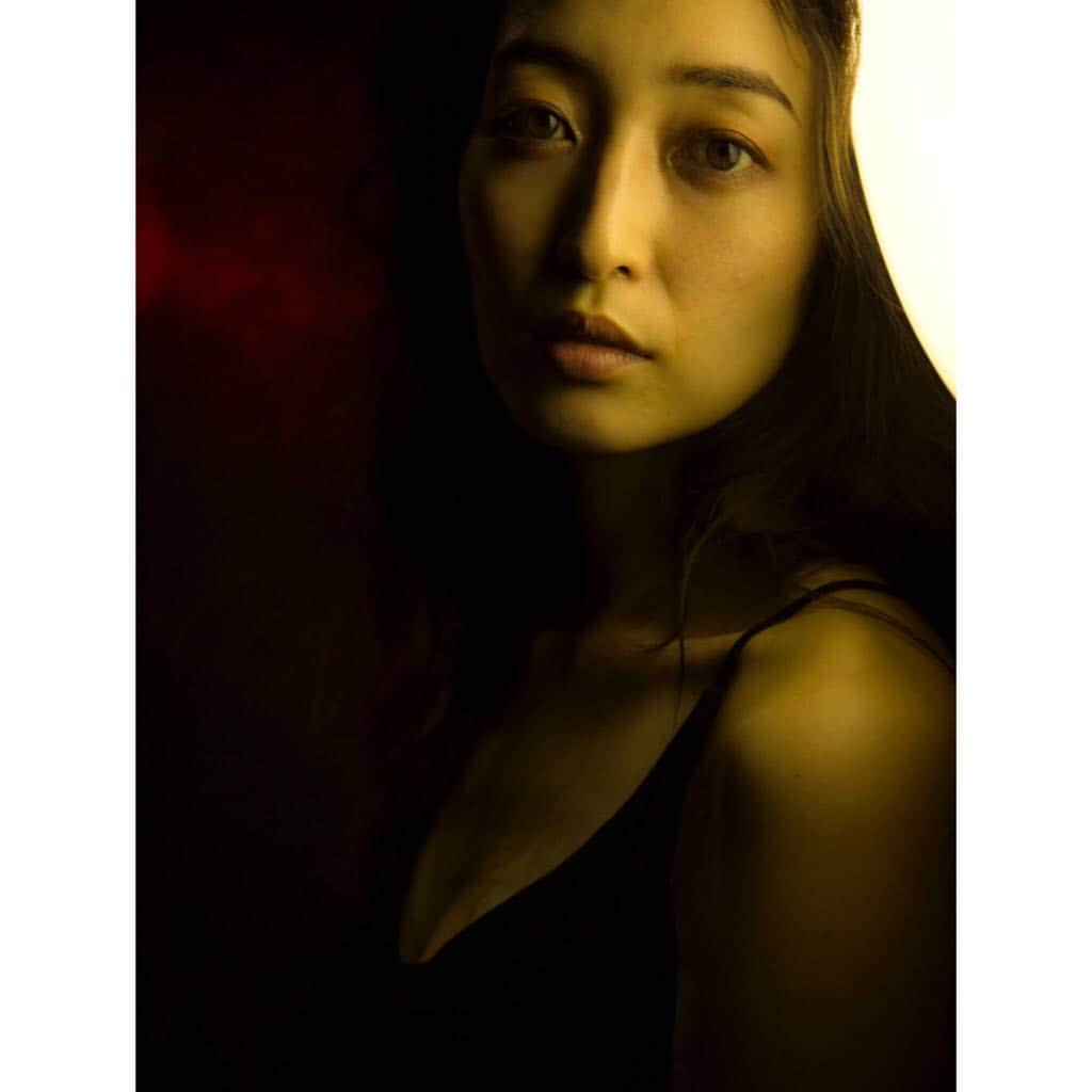 上野なつひさんのインスタグラム写真 - (上野なつひInstagram)「📷 @toshihirakawa  #photography  #photographer  #portrait  #ポートレート #カメラ女子 #なつひ作品撮り」11月27日 21時01分 - natsuhi