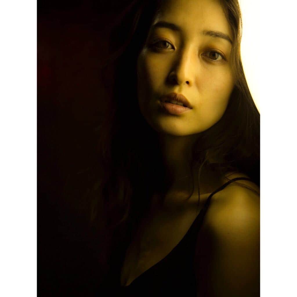 上野なつひさんのインスタグラム写真 - (上野なつひInstagram)「📷 @toshihirakawa  #photography  #photographer  #portrait  #ポートレート #カメラ女子 #なつひ作品撮り」11月27日 21時01分 - natsuhi