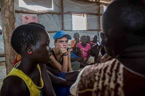 カーラ・デルヴィーニュさんのインスタグラム写真 - (カーラ・デルヴィーニュInstagram)「I’ll never forget my experience traveling to Uganda with @GirlUpCampaign and @Refugees meeting the refugee girls who feared having to get married at 13 because they couldn’t afford the books, supplies, and uniforms to go to school. Today on #GivingTuesday, I’m inspired by their strength and the power of @GirlUpCampaign’s incredible Club leaders around the world who are fundraising to help give girls in Uganda a chance to stay in school and decide their own futures. Join me and donate by clicking on the link in my bio」11月27日 21時29分 - caradelevingne