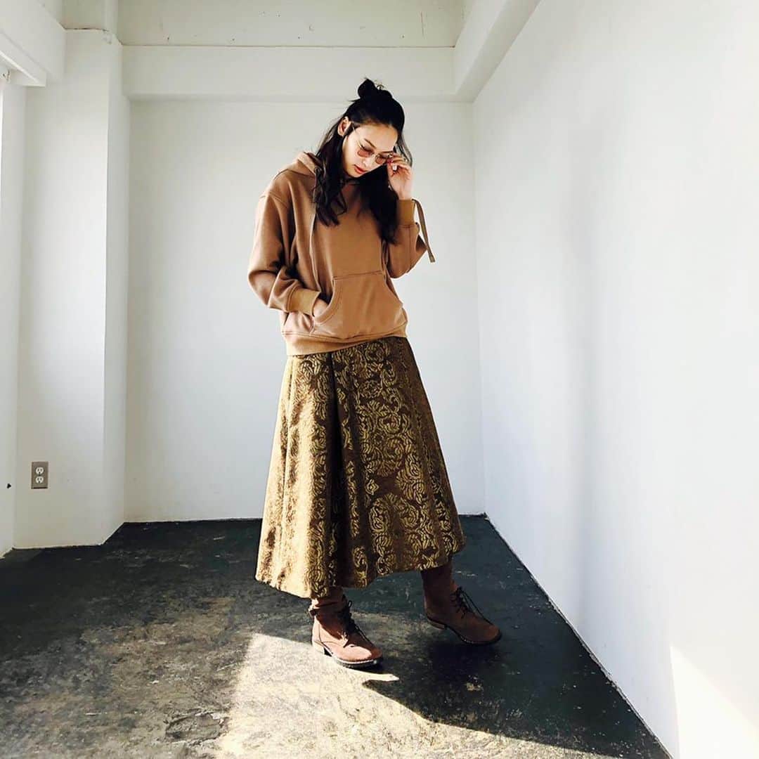大政絢さんのインスタグラム写真 - (大政絢Instagram)「#今日の絢服 brownも目に入る今年の冬。 このスカートは、先週の初耳学の衣装で一目惚れしました✨ 👓#YUICHITOYAMA parka @intimite_onemile  skirt  @amerivintage」11月27日 21時53分 - aya_omasa_official