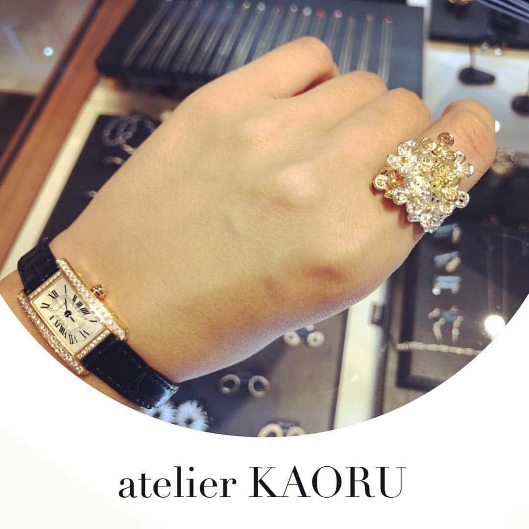 福井駅前ジュエリーパリさんのインスタグラム写真 - (福井駅前ジュエリーパリInstagram)「【atelier KAORU AJISAI】 紫陽花をイメージしたアトリエカオルのリング💐 ひとつひとつ手造りで表現された繊細な花びらは芸術品のようです😳 ピンクゴールド・イエローゴールドのお花も散りばめられていて、とってもロマンティックです💕」11月28日 7時51分 - j_paris_fukui