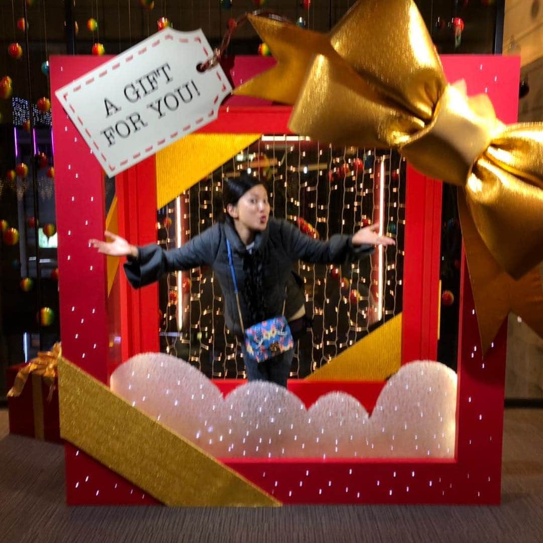 浜口順子さんのインスタグラム写真 - (浜口順子Instagram)「クリスマスプレゼントは… わ❤️た❤️ち❤️ うふふ💋 💋💋💋💋💋💋 ・ ・ おろろろろろろろろろ 🤮🤮🤮🤮🤮🤮🤮 おえええええええええ 🤧🤧🤧🤧🤧🤧🤧 お大事に… 💊🚑 ・ ・ #赤坂 #イルミネーション #フォトスポット」11月28日 8時33分 - hamaguchijunko