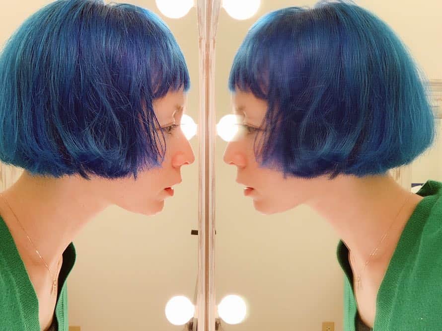 松浦美穂さんのインスタグラム写真 - (松浦美穂Instagram)「木村カエラちゃん…  hair color…chenge.  blue.blue.blue...ana…a few green .  @kaela_official  @twiggytokyo ＃kaelakimura #artist  #musician  #haircolor  #bobhair ＃haircutbyme ＃haircolordirector by Stephane #BLUE #hairsalon ＃twiggy ＃twiggytokyo ＃yumedreaming ＃twiggymiho ＃美容院 #ヘアカラー #ヘアカラーブルー ＃エターナルサンシャイン」11月28日 0時48分 - twiggy_mihomatsuura