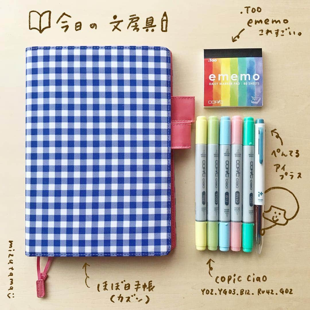 mizutamaさんのインスタグラム写真 - (mizutamaInstagram)「今日のほぼ日手帳。﻿ 明日はムック本の発売﻿だと思うと﻿ ソワソワが止まらないので﻿ ほぼ日手帳にお絵描きしました。﻿ 落ち着いた〜😌﻿ ﻿ ememoを久々に使ったよー﻿ やっぱりこのメモいいなー👍﻿ 次のページに裏写りもしないし 発色もいい﻿ 最高だな。﻿ ﻿ ﻿ ﻿ たくさんのコメント！﻿ ありがとうございます！！﻿ ぜひ手にとっていただけたら嬉しいです😭✨﻿ ﻿ そして、すみません💦﻿ わたし曜日を勘違いしておりました…😅﻿ 明日11／29木曜日の発売でございます！﻿ ﻿ 大事なことなので今日も2回(笑)。﻿ 「もっとかわいい手帳のつくりかた」﻿ 11/29発売でーす！﻿ （地域によっては入荷日遅れることもあるようです）﻿ ﻿ ぜひお近くの書店さんへ！﻿ 何卒、書店さんでお願いいたします🥺✨💕﻿ （本屋さん大好きだから❤️）﻿ ﻿ ﻿ ﻿ ﻿﻿ ﻿#ほぼ日手帳 #コピック #コピックチャオ﻿ #ememo #アイプラス  #今日の文房具﻿ #手帳 #スケジュール帳﻿ #mizutama ﻿ #文房具 #文具 #stationery #手帳タイム﻿﻿ #おうちノート部 #文房具好き #ノート ﻿」11月28日 17時43分 - mizutamahanco