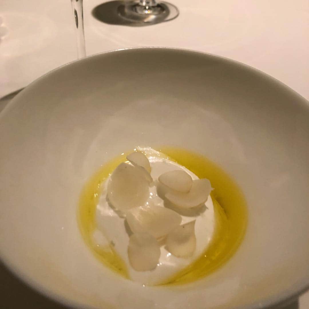 濱野りれさんのインスタグラム写真 - (濱野りれInstagram)「French 'quintessence' #Reservatio➡︎ 3 month #Taste ➡︎ Ａ The most famous French restaurant in Japan! keep 3-stars of Michelin for 10years! Here is not casual one like taking photo is not permitted.(except for private room) And there're more.  First date is gonna be perfect may be😋? Well, thenks for opportunity to come!💕 . . #rirelog #quintessence#French #ModernFrench#shinagawa#toptokyorestaurants#tokyorestaurant#tokyoeats#foodie#foodstagram#gourmet#tabelog#フレンチ#モダンフレンチ#品川#食べるの大好き#食べ歩き#東京グルメ#グルメ部#グルメ女子#たべすたぐらむ#カンテサンス」11月28日 11時18分 - riregram
