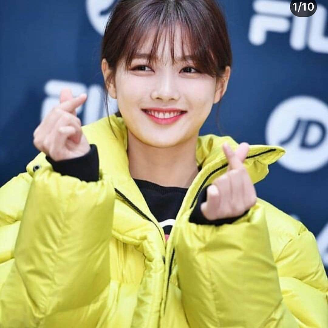 キム・ユジョンさんのインスタグラム写真 - (キム・ユジョンInstagram)「안녕하세요 배우 김유정씨 소속사 sidusHQ입니다.  첫 방부터 종합연기세트 선보인 <일단 뜨겁게 청소하라> 재밌게 보셨나요?  설레고 슬프고 아프고 힘든 유정이로 꽉 채웠던 드라마!! #폭풍눈물 #짠내작렬 #그래도_예쁨  첫 방송 후, 오는 30일(금) #FILA #바리케이드XT97 프리 런칭 기념 무대인사와 팬 사인회로  김유정을 만날 예정이었던 여수 팬 분들께서는 특히 더욱 기대하셨을텐데요.  너무나 아쉽게도 JTBC 일단뜨겁게 청소하라 촬영스케쥴등으로 인해 FILA 여수점 무대인사&팬 사인회를 부득이하게 미뤄야 할것 같습니다  김유정을 만날 날을 고대하던 여수지역 팬분들께 진심으로 사과의 말씀을 드립니다.」11月28日 11時25分 - dian_blabla