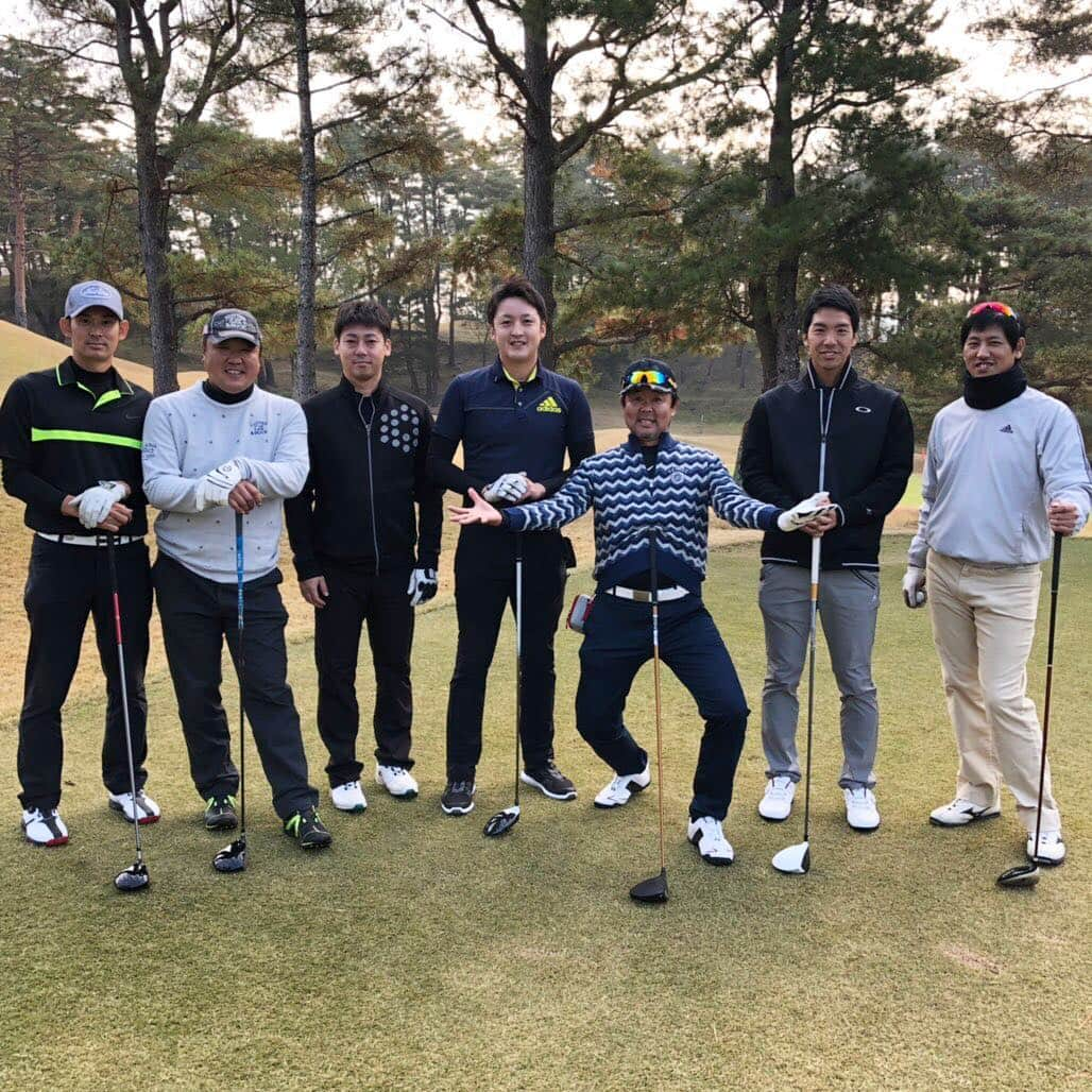 阪神タイガースさんのインスタグラム写真 - (阪神タイガースInstagram)「今日は球団主催のゴルフ大会⛳️ #part1 #阪神タイガース #ゴルフ #守屋功輝 選手 #スコアボロボロでこの表情 😅」11月28日 12時34分 - hanshintigers_official