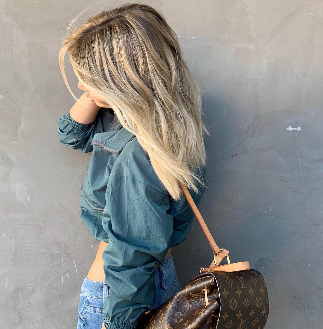 Morgan Parksのインスタグラム：「Making fall moves💥🍂 with @redken #shadeseq 7GB+ 8GI+ 7n on the root melt #901girl @aferditadreshaj」