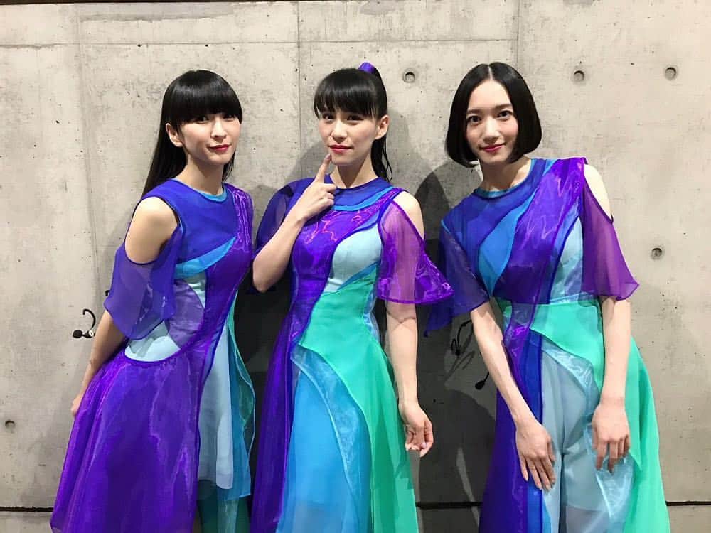 Perfumeさんのインスタグラム写真 - (PerfumeInstagram)「Thank you NTV “Best Artist” for having us again this year. ✨ With #Mugenmirai, we believe our future is so bright. #prfm」11月29日 2時05分 - prfm_official