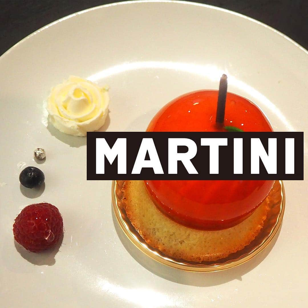 martinijapanのインスタグラム：「【今週11/30(金)まで】 「マルティーニをさがせ！」キャンペーン実施中。 身の回りの赤いマルを写真に撮って、マルティーニのキャンペーンサイトへアップロードするとMARTINIのロゴに早変わり！  指定のハッシュタグを付けて投稿すると、マルティーニ ブリュットとオリジナルワインバッグを抽選で200名様にプレゼント！  キャンペーンの詳細は、@martini_japan のプロフィールリンクをチェック！  #マルティーニをさがせ #マルティーニ #MARTINI #スパークリングワイン #sparklingwine #キャンペーン #写真好きな人と繋がりたい #ファインダー越しの私の世界 #赤 #red #丸 #circle #写真 #photo」