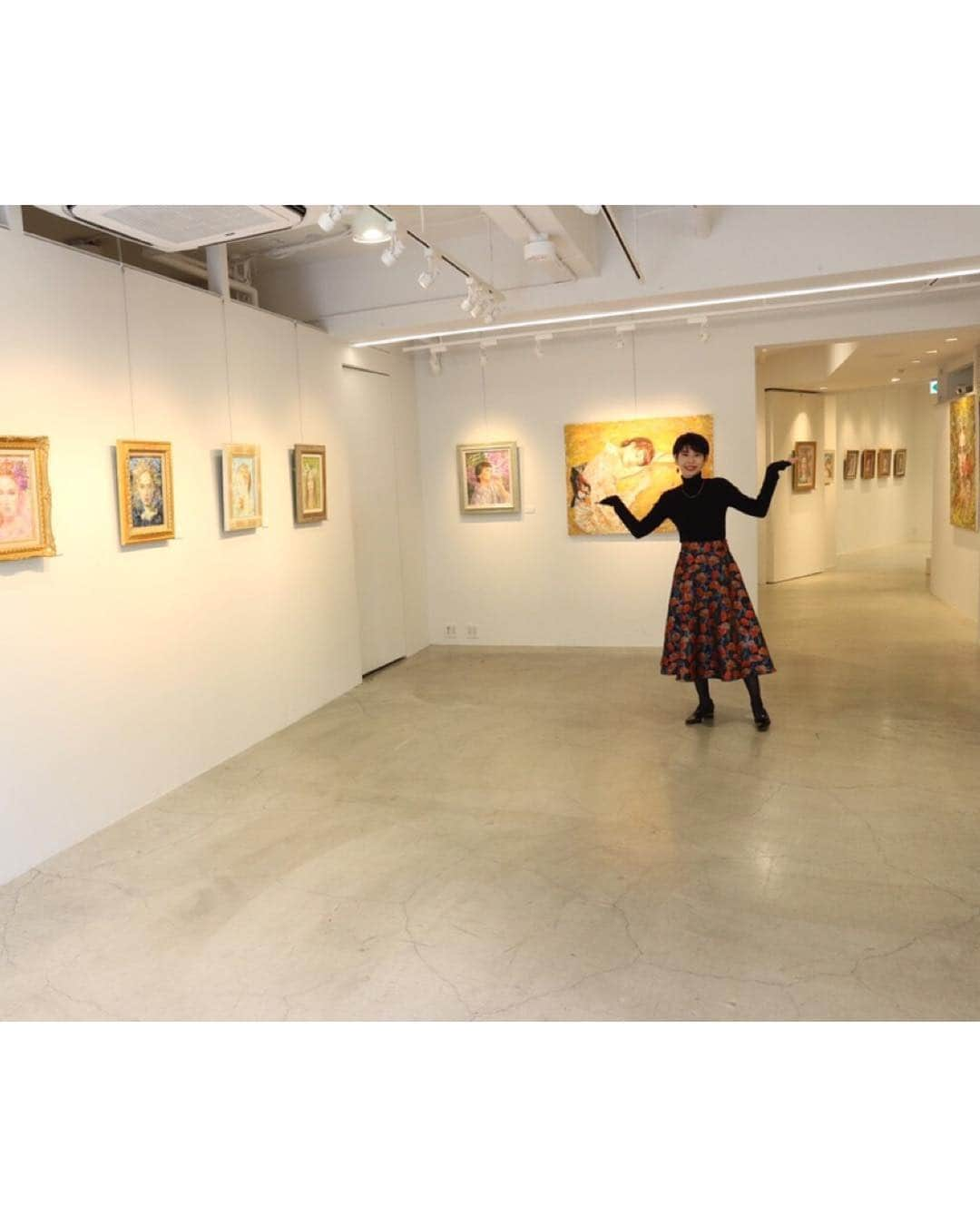 古賀陽子さんのインスタグラム写真 - (古賀陽子Instagram)「昨日をもちまして、神戸 @floreartistgallery での個展が無事終了しました。短い会期にも関わらず、とても多くの方々にお越しいただき、更にリピートや口コミまでしていただき大変感謝しております‼︎ まだまだ課題だらけではありますが、多くの方に絵を観て喜んでいただけた事にとても幸せを感じ、今後の励みとなりました‼️ またより良い作品を発表出来るようこれからも努力して参りますので、これからも応援していただけましたら幸いです！  #フローラアーティストギャラリー #FLOREartistgallery #神戸 #北野 #神戸北野 #北野坂 #個展 #exhibition #exhibit #ギャラリー  #アート #画廊  #art #画家 #artist #アーティスト #古賀陽子 #yokokoga #油絵 #人物画 #肖像画 #絵 #painter #artstagram #gallery #美術 #ゴッホ #ゴッホ最期の手紙 #アートギャラリー #kobe」11月28日 18時28分 - y.koga7