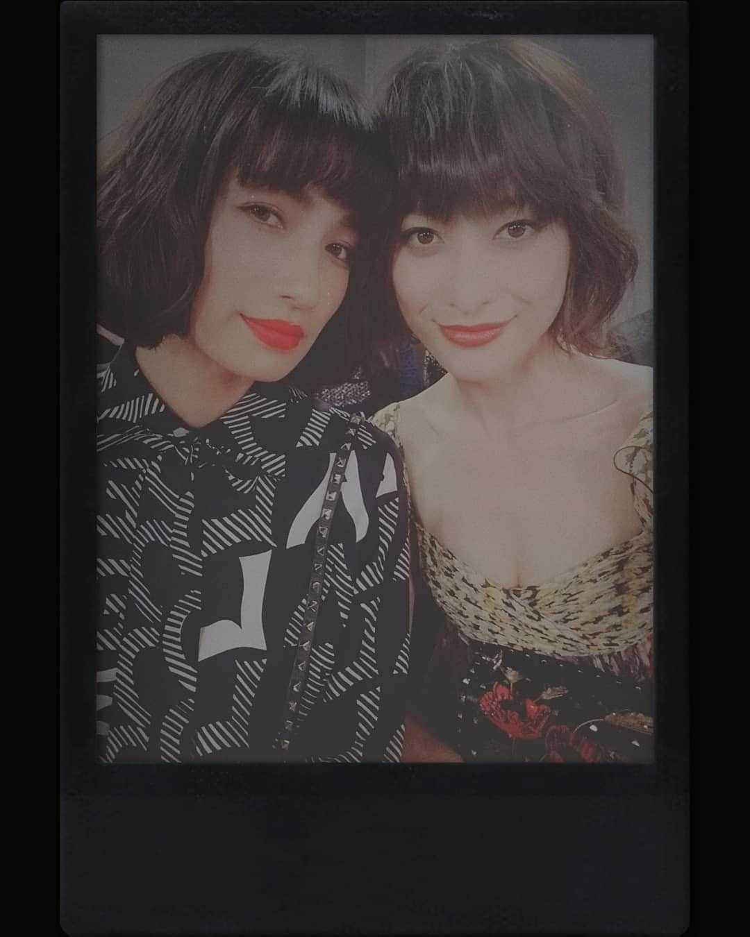 山田優さんのインスタグラム写真 - (山田優Instagram)「そして、、、 隣は大好きなまゆみさん♥️ @sadamayumi あー。 相変わらず、綺麗でした✨  @maisonvalentino  #valentino  #valentinotky」11月28日 19時28分 - yu_yamada_