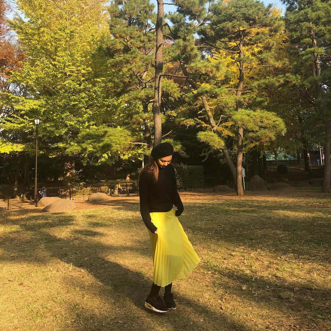 にわみきほさんのインスタグラム写真 - (にわみきほInstagram)「. 連日、大好きな人達に会えている。幸せ。 ニコニコが溢れてしまうな🤡  #ミキコレ #黄色のスカートは4枚は持っている笑」11月28日 19時31分 - mikiho_niwa
