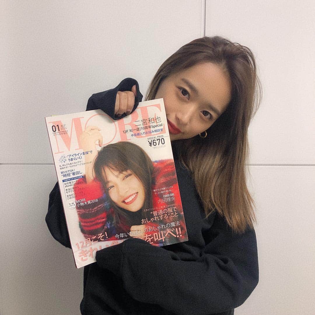 近藤千尋のインスタグラム：「MORE本日発売です💞 もうチェックして いただけましたか？🥰 MOREで女性のためのプロテイン、 ザバスの撮影をしました🌈  ミルクティー風味でおいしくて 飲みやすかったです🙆‍♀️ 手軽にたんぱく質が摂れるので 筋肉旦那っちと一緒に飲もう❤️ #savas #ザバス #ザバスシェイプアンドビューティ #meiji #MORE  MORE１月号チェックしてね→💖 https://more.hpplus.jp/magazine」