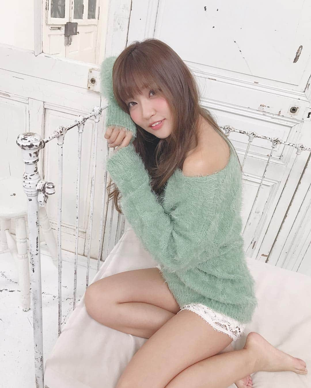 いっちゃん/嶋津 いつみさんのインスタグラム写真 - (いっちゃん/嶋津 いつみInstagram)「. . 熱はやっと落ち着いてきたけど 咳が止まらなくてイライラ😷💢 . . . . ずーっとお家に引きこもってます😵💦 . . . . 元気になったら 美味しい物食べに行きたい❤️ . . . . #関西  #関西サロモ  #サロンモデル #サロモ #いっちゃん  #フリーモデル #関西モデル  #あざといっちゃん #ブライダルモデル #ヘアカラー #撮影依頼受付中 . . . . 関西や地方での12月の サロン撮影、その他お仕事のご依頼は 随時募集しております😌✨」11月28日 21時41分 - istumiiiru