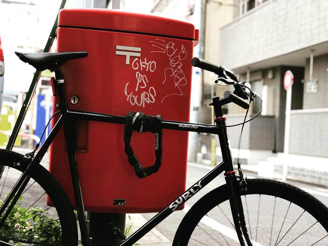 ザック・バランスキーさんのインスタグラム写真 - (ザック・バランスキーInstagram)「TOKYO IS YOURS🇯🇵 #tokyoisyours #graffiti #graffitiart #tokyograffiti #tokyostreetart #whostheartist? #surly #bicycle」11月28日 22時36分 - zackab10