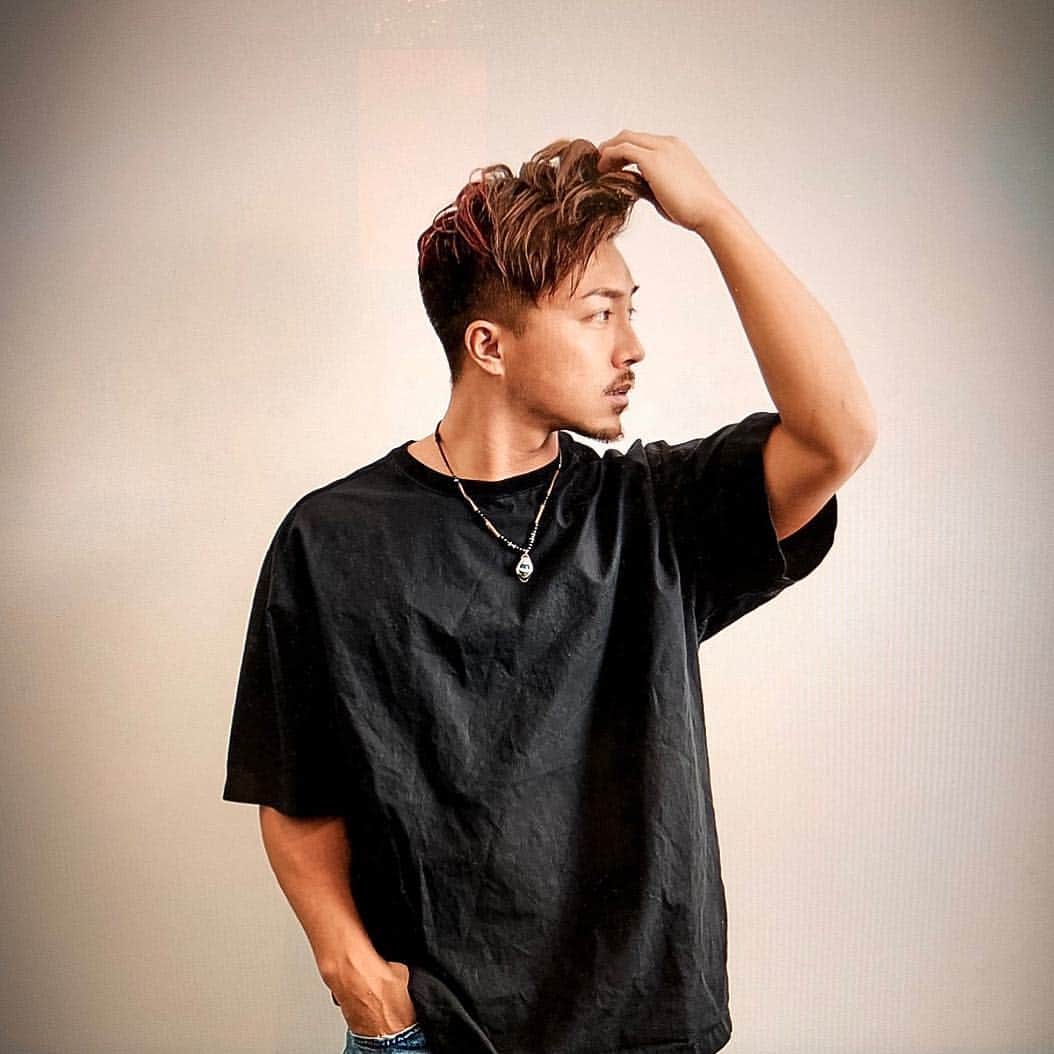 Risel 川口竜司 Bitter Modelさんのインスタグラム写真 Risel 川口竜司 Bitter Modelinstagram 髪型見せたいんだけど どうしても服のシワシワが気になる アイロン無いしなーw このシワもオシャレって事で 後頭部よりフロントの方が高さ出るようにしたら