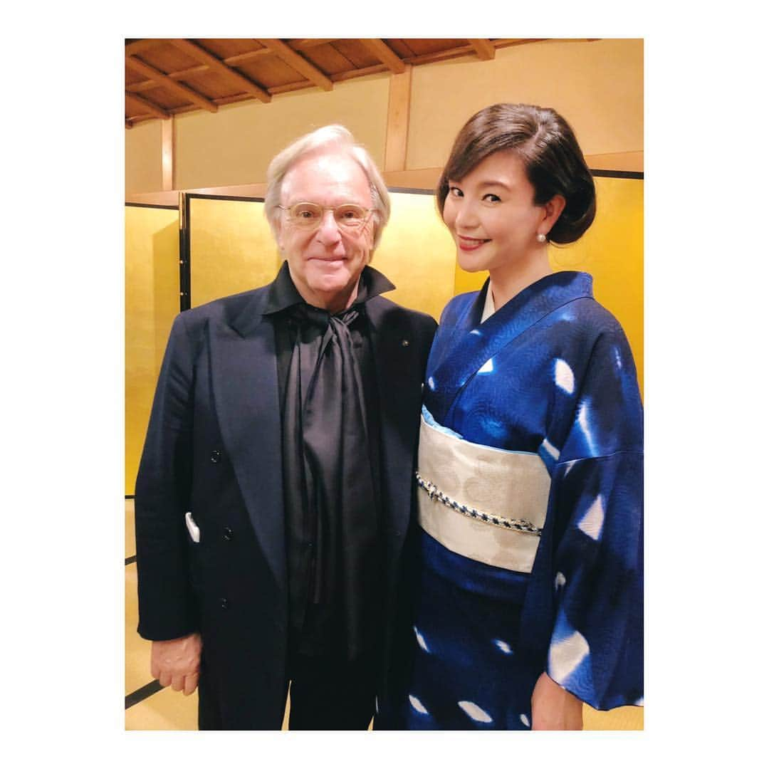 知花くららさんのインスタグラム写真 - (知花くららInstagram)「Tod's night with Diego Della Valle.・ ・ it was so beautiful evening.・ ・ トッズの会長ディエゴと。トッズのTFACTORYプロジェクトを記念して。・ ・ 日本らしい美しい晩でした。感激。・ ・ #tods #tfactory #dinner #tokyo #diegodellavalle #alessandrodellacquaxtods #alessandrodellacqua #beautifulnight #thankyou #kimono #くららと着物 #kuraraandkimono  @tods」11月28日 23時05分 - chibanakurara.official